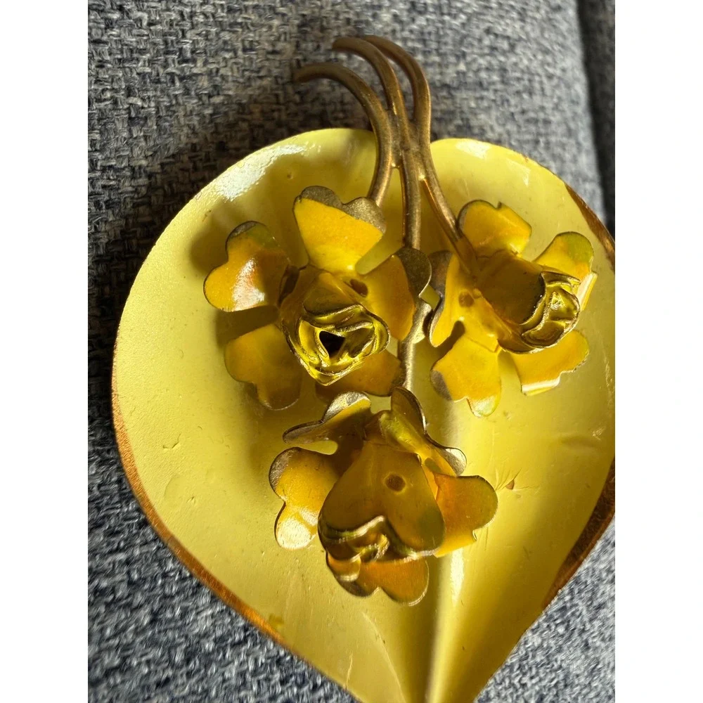 Vintage 1940s Gold Tone Enamel Floral Leaf Brooch‎ Mid Century